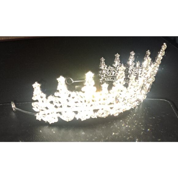 Beautiful Rhinestone Tiara for Brides Quinceanera Pageants Princess Queen & More - Picture 8 of 12